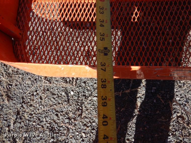 image for item DF8176 2007 JLG 400S  boom lift