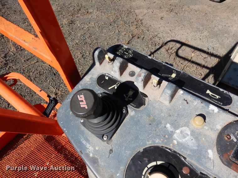 image for item DF8176 2007 JLG 400S  boom lift