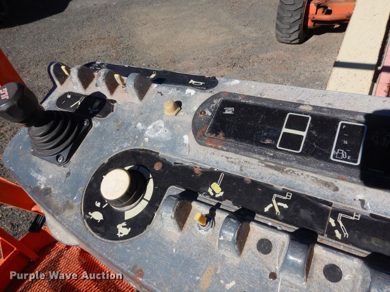 image for item DF8176 2007 JLG 400S  boom lift