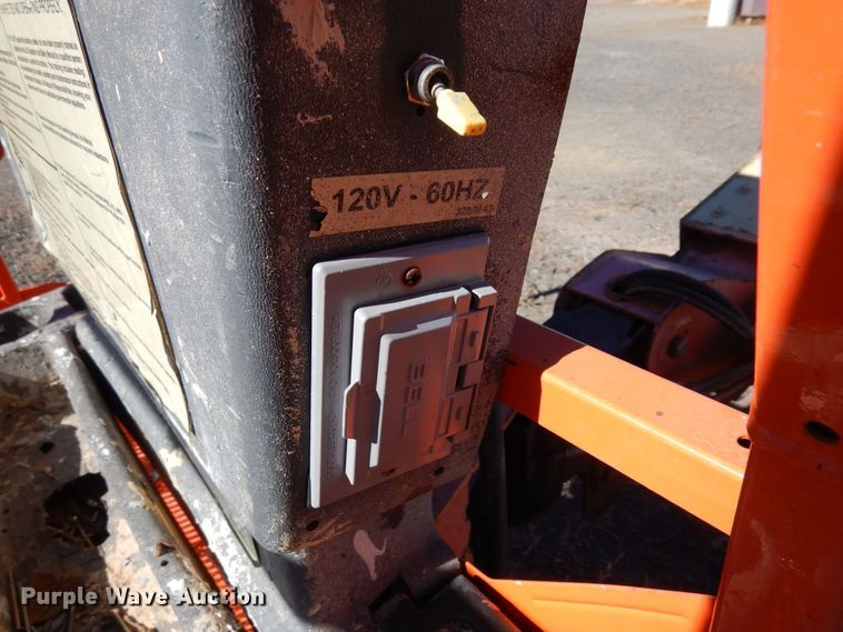 image for item DF8176 2007 JLG 400S  boom lift