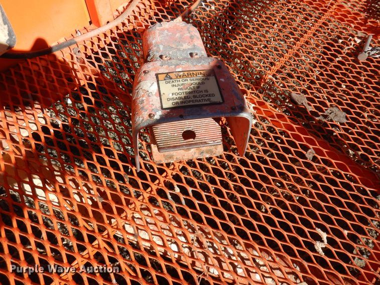 image for item DF8176 2007 JLG 400S  boom lift