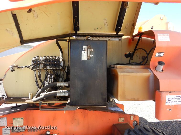 image for item DF8176 2007 JLG 400S  boom lift