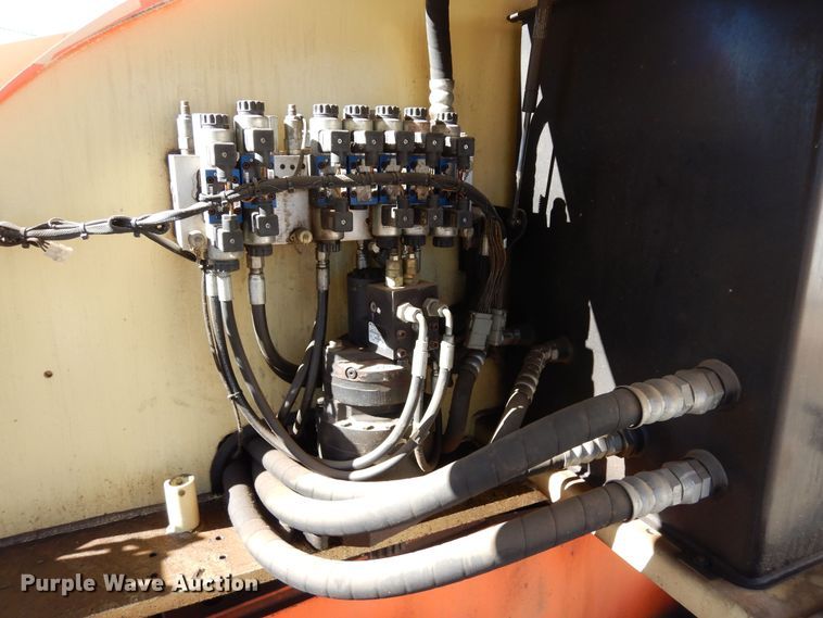 image for item DF8176 2007 JLG 400S  boom lift