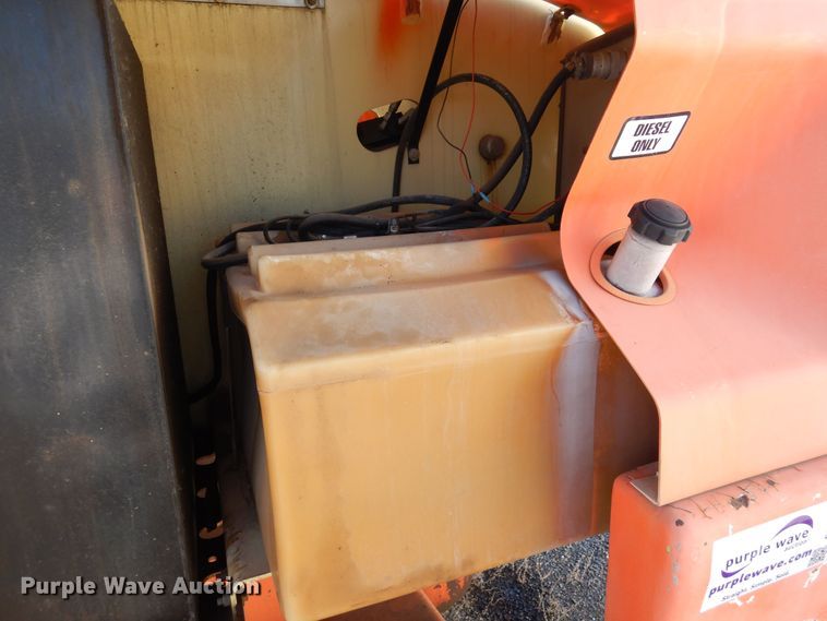 image for item DF8176 2007 JLG 400S  boom lift