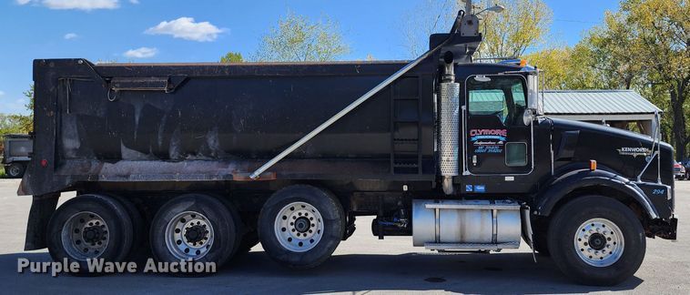 image for item DL6715 2005 Kenworth T800  dump truck