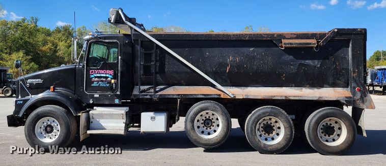 image for item DL6715 2005 Kenworth T800  dump truck