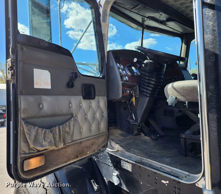 image for item DL6715 2005 Kenworth T800  dump truck