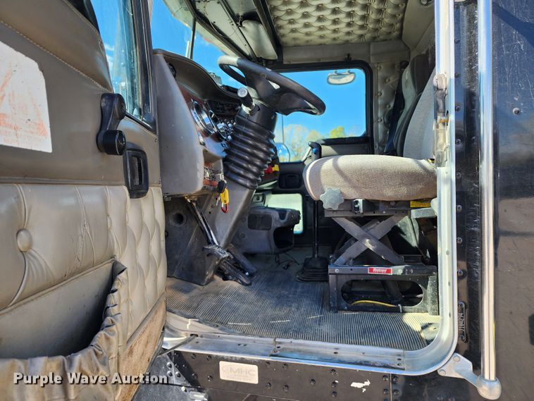 image for item DL6715 2005 Kenworth T800  dump truck