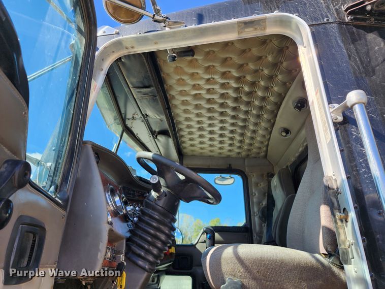 image for item DL6715 2005 Kenworth T800  dump truck