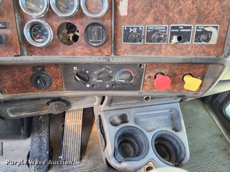 image for item DL6715 2005 Kenworth T800  dump truck