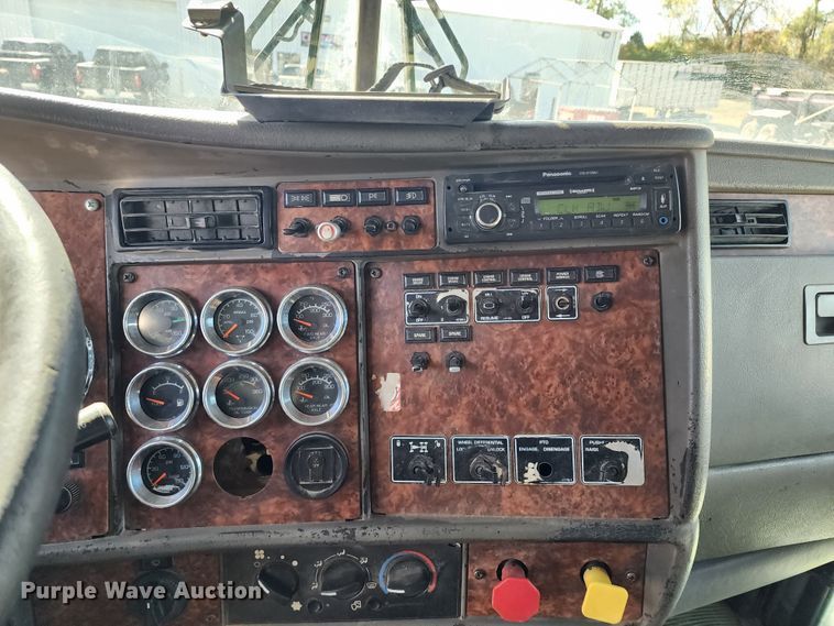 image for item DL6715 2005 Kenworth T800  dump truck