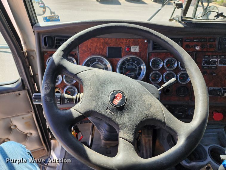 image for item DL6715 2005 Kenworth T800  dump truck