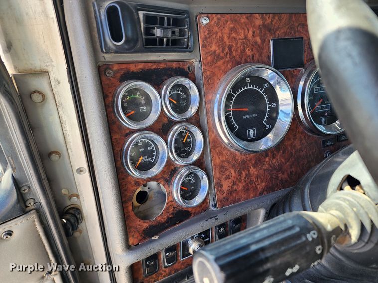 image for item DL6715 2005 Kenworth T800  dump truck