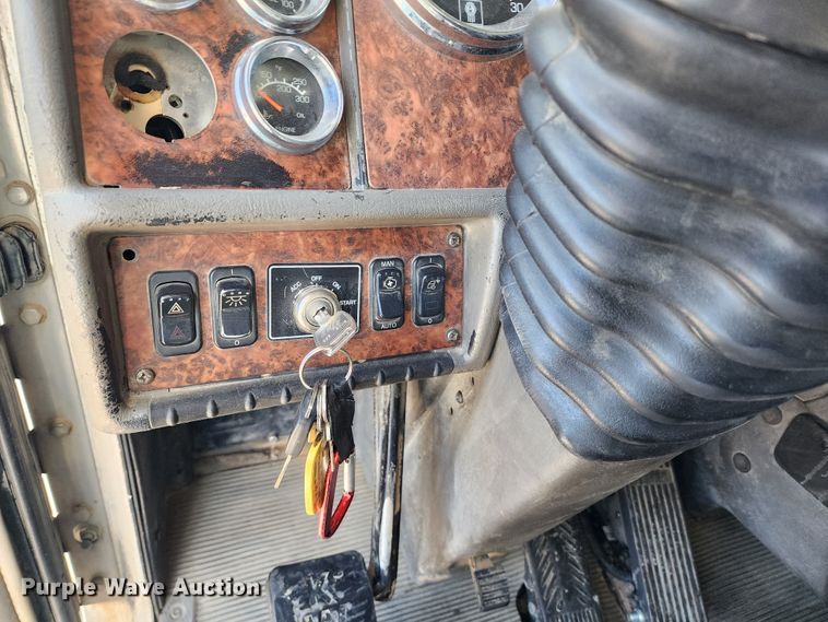 image for item DL6715 2005 Kenworth T800  dump truck