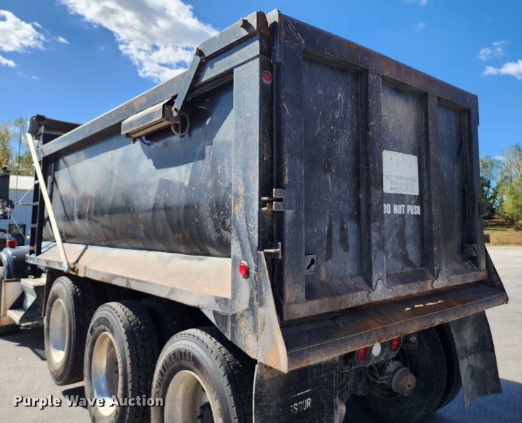 image for item DL6715 2005 Kenworth T800  dump truck