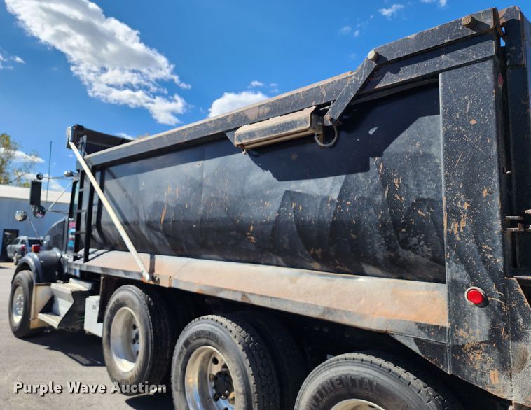 image for item DL6715 2005 Kenworth T800  dump truck