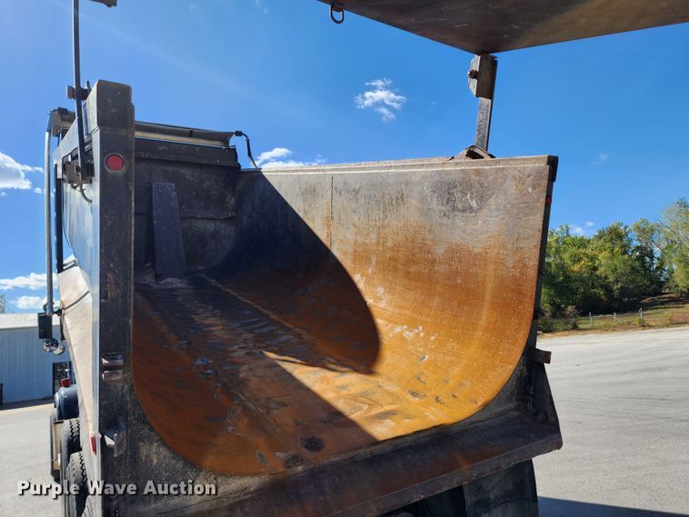 image for item DL6715 2005 Kenworth T800  dump truck