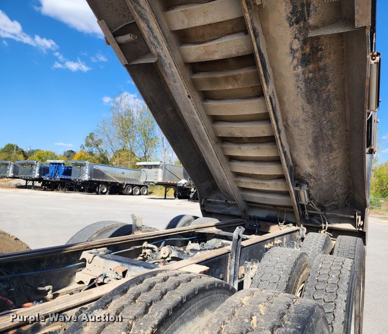 image for item DL6715 2005 Kenworth T800  dump truck