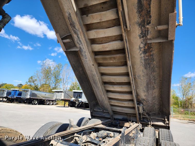 image for item DL6715 2005 Kenworth T800  dump truck