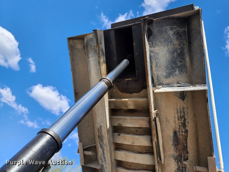 image for item DL6715 2005 Kenworth T800  dump truck