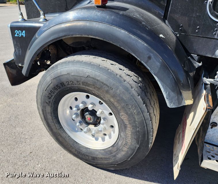 image for item DL6715 2005 Kenworth T800  dump truck