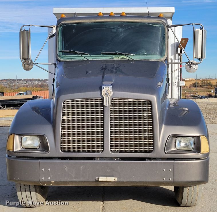 image for item DM8090 1996 Kenworth T300  dump truck