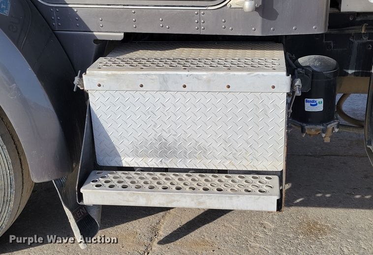 image for item DM8090 1996 Kenworth T300  dump truck