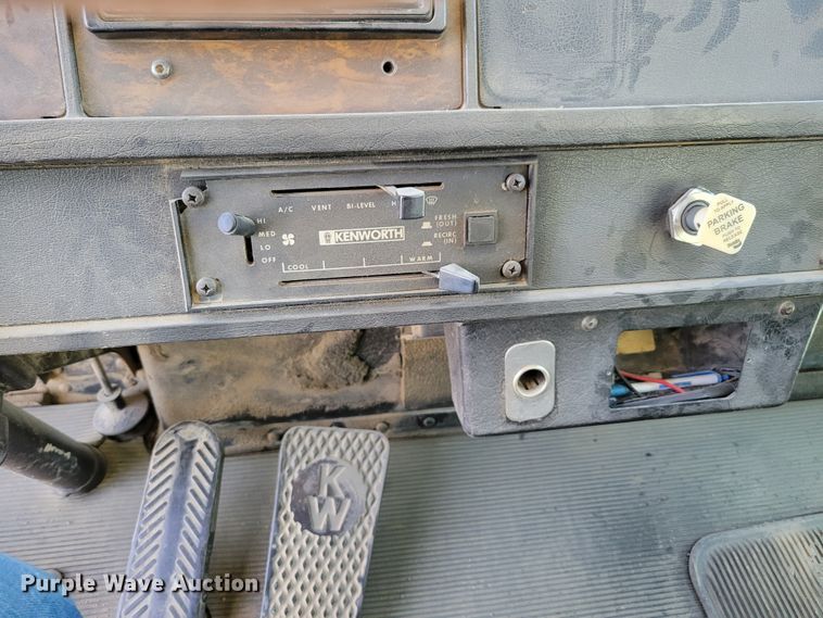 image for item DM8090 1996 Kenworth T300  dump truck