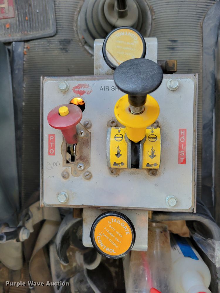 image for item DM8090 1996 Kenworth T300  dump truck