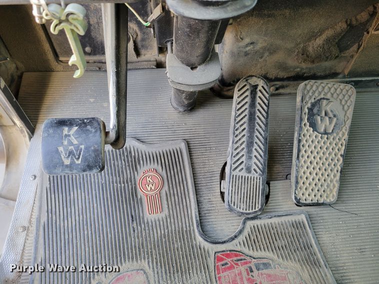 image for item DM8090 1996 Kenworth T300  dump truck