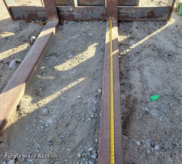 image for item DM8091 Hyundai HL760-7  forks