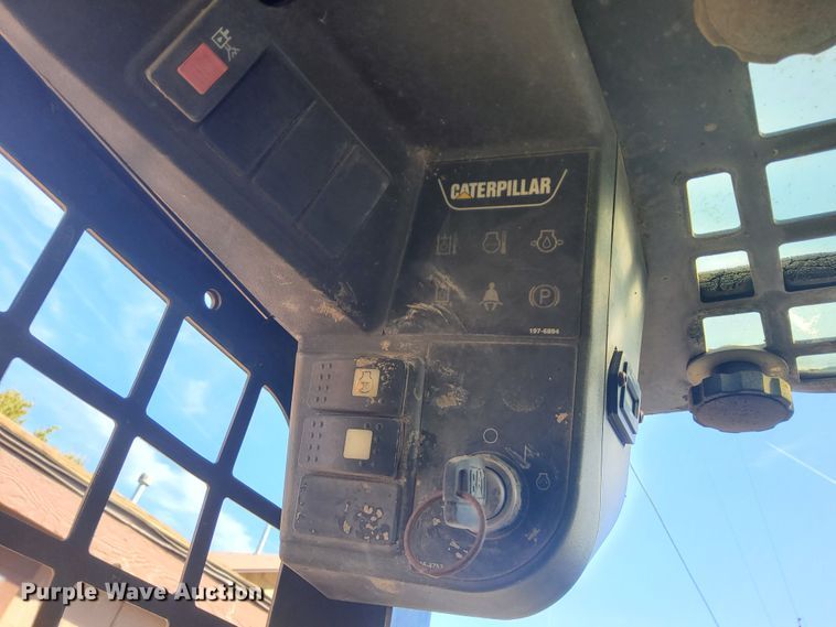 image for item DN6897 2005 Caterpillar 216B  skid steer loader