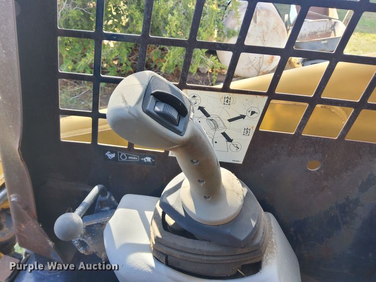 image for item DN6897 2005 Caterpillar 216B  skid steer loader