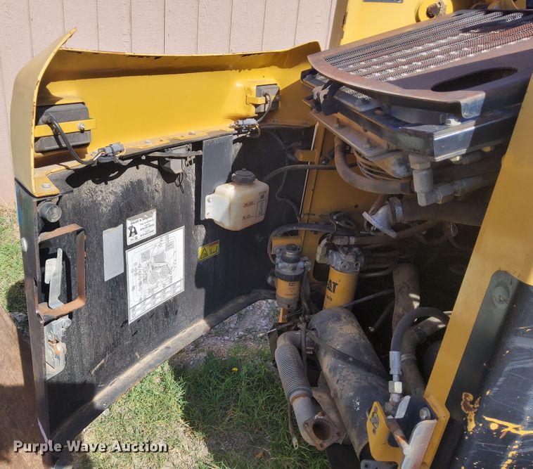 image for item DN6897 2005 Caterpillar 216B  skid steer loader