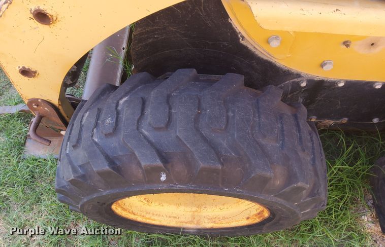 image for item DN6897 2005 Caterpillar 216B  skid steer loader