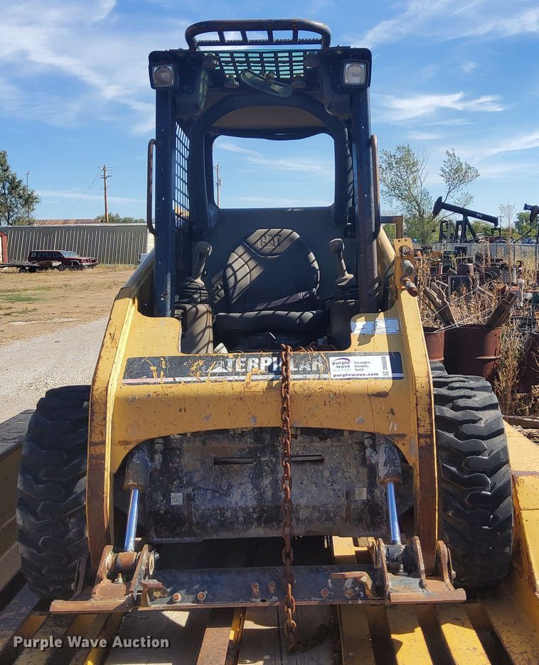 image for item DN6898 2004 Caterpillar 226B  skid steer loader