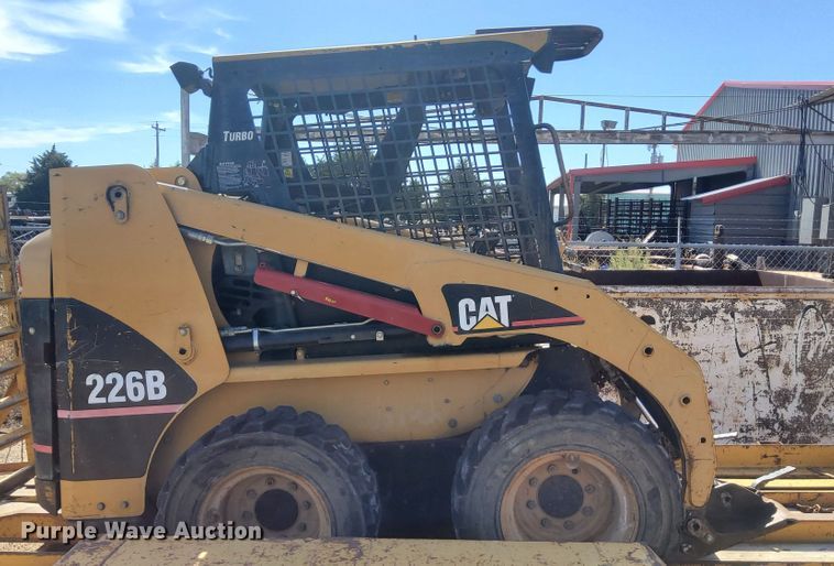 image for item DN6898 2004 Caterpillar 226B  skid steer loader
