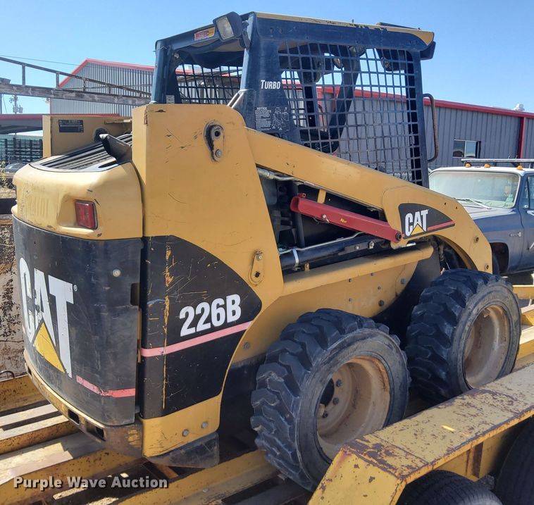 image for item DN6898 2004 Caterpillar 226B  skid steer loader