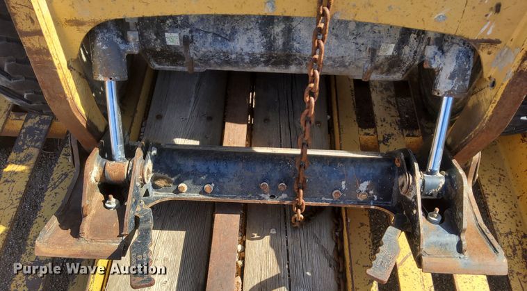 image for item DN6898 2004 Caterpillar 226B  skid steer loader