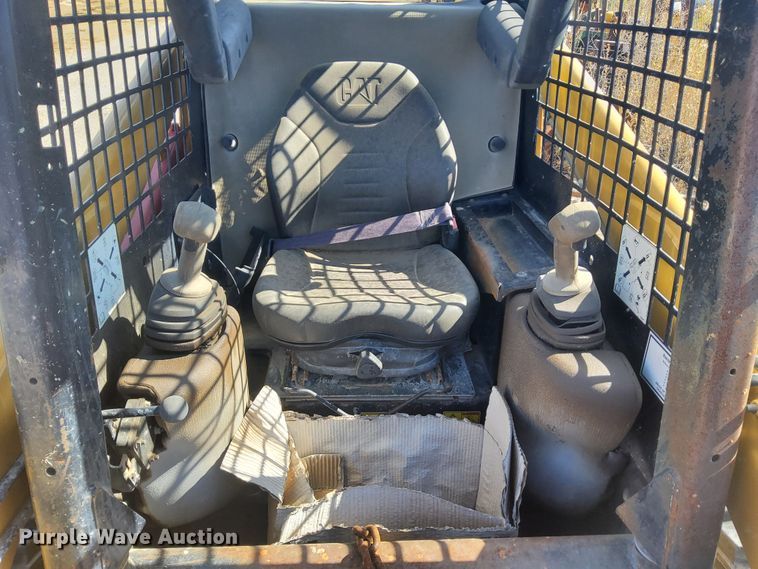 image for item DN6898 2004 Caterpillar 226B  skid steer loader