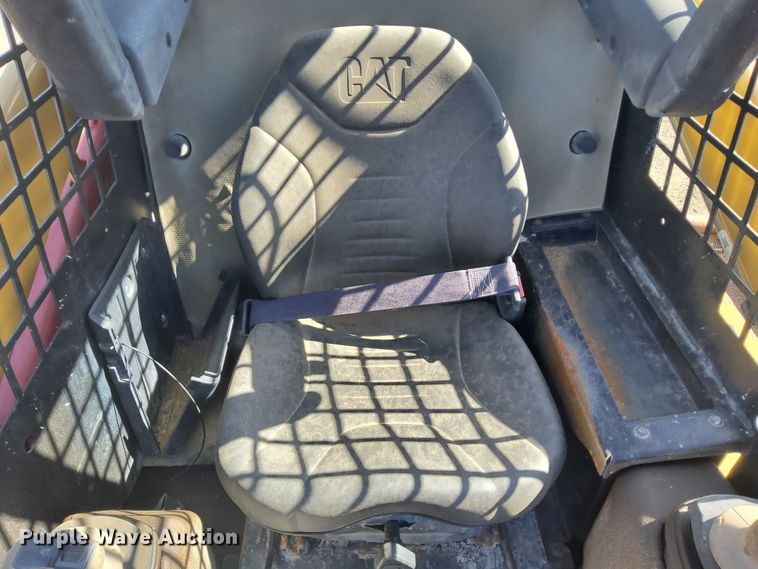 image for item DN6898 2004 Caterpillar 226B  skid steer loader