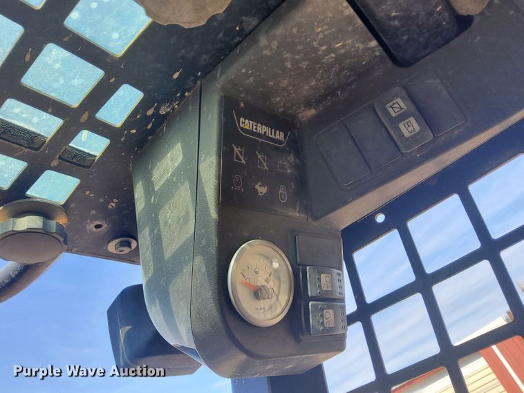 image for item DN6898 2004 Caterpillar 226B  skid steer loader