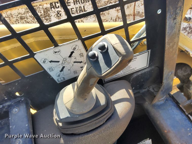 image for item DN6898 2004 Caterpillar 226B  skid steer loader