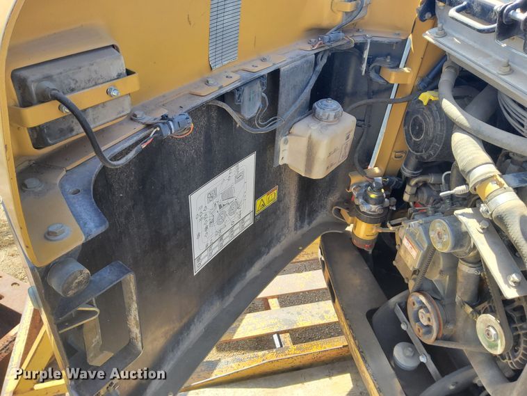 image for item DN6898 2004 Caterpillar 226B  skid steer loader