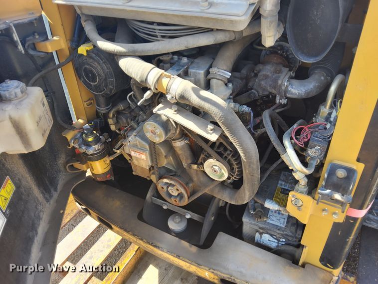 image for item DN6898 2004 Caterpillar 226B  skid steer loader