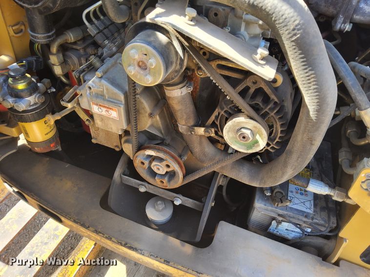 image for item DN6898 2004 Caterpillar 226B  skid steer loader