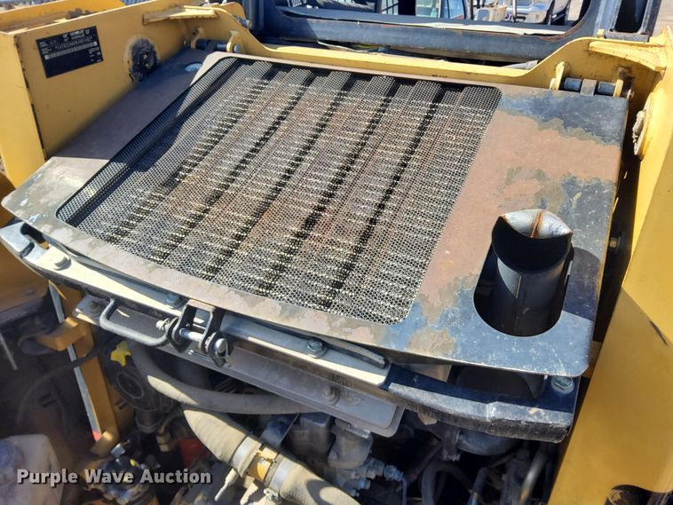 image for item DN6898 2004 Caterpillar 226B  skid steer loader