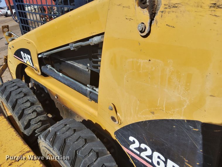 image for item DN6898 2004 Caterpillar 226B  skid steer loader
