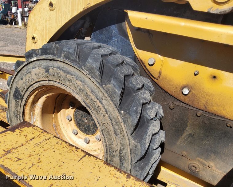 image for item DN6898 2004 Caterpillar 226B  skid steer loader
