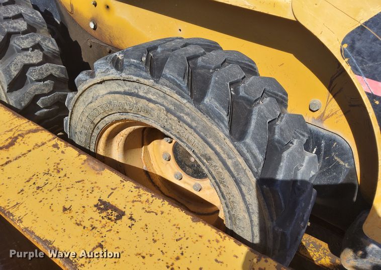image for item DN6898 2004 Caterpillar 226B  skid steer loader